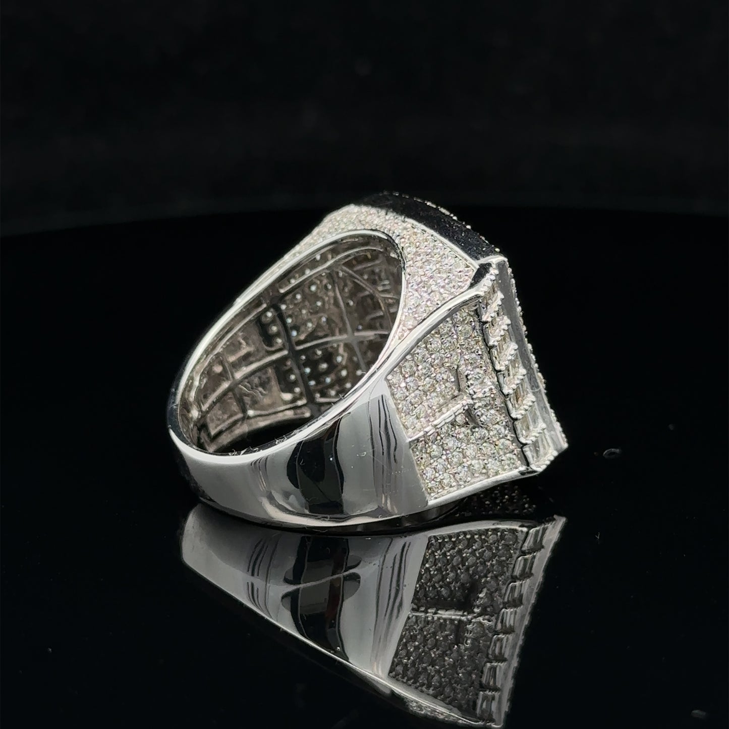 14k white gold and diamond Men`s Ring with baguette and round diamonds