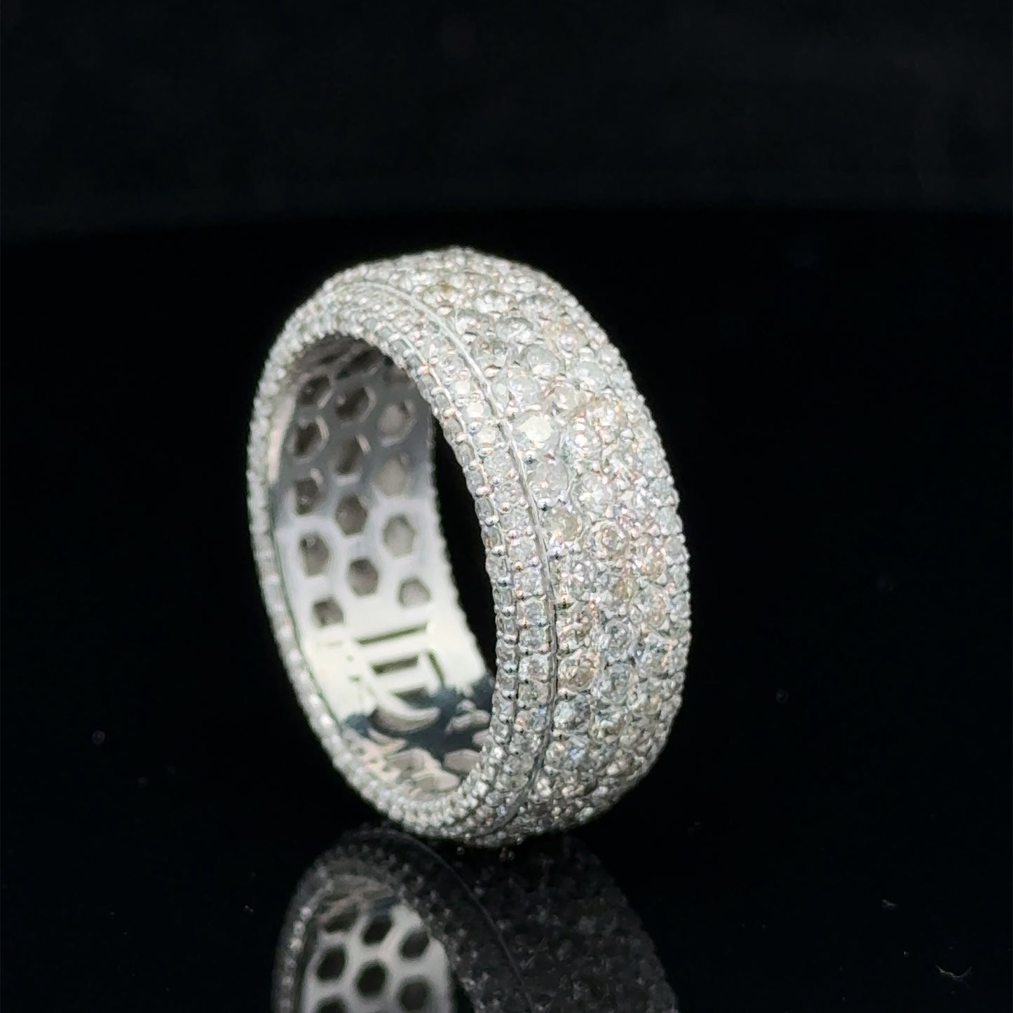 14k white gold Band with Round Diamonds