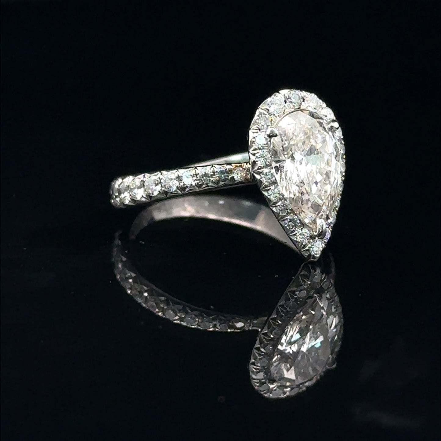 18k White Gold Pear Shaped Engagement Ring