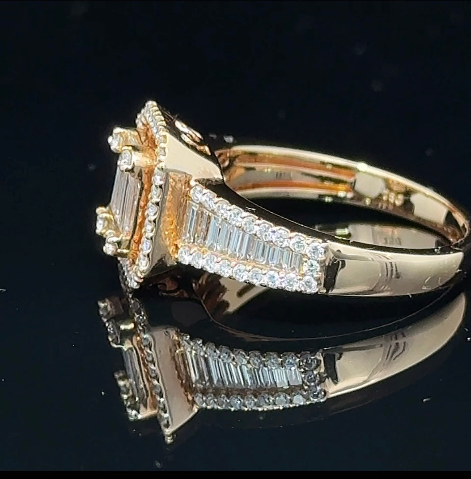 18k yellow gold Fancy Ring with Baguette and Round Diamonds