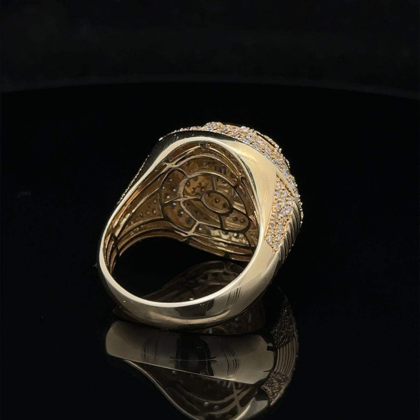 14k yellow gold and diamond Men`s Ring