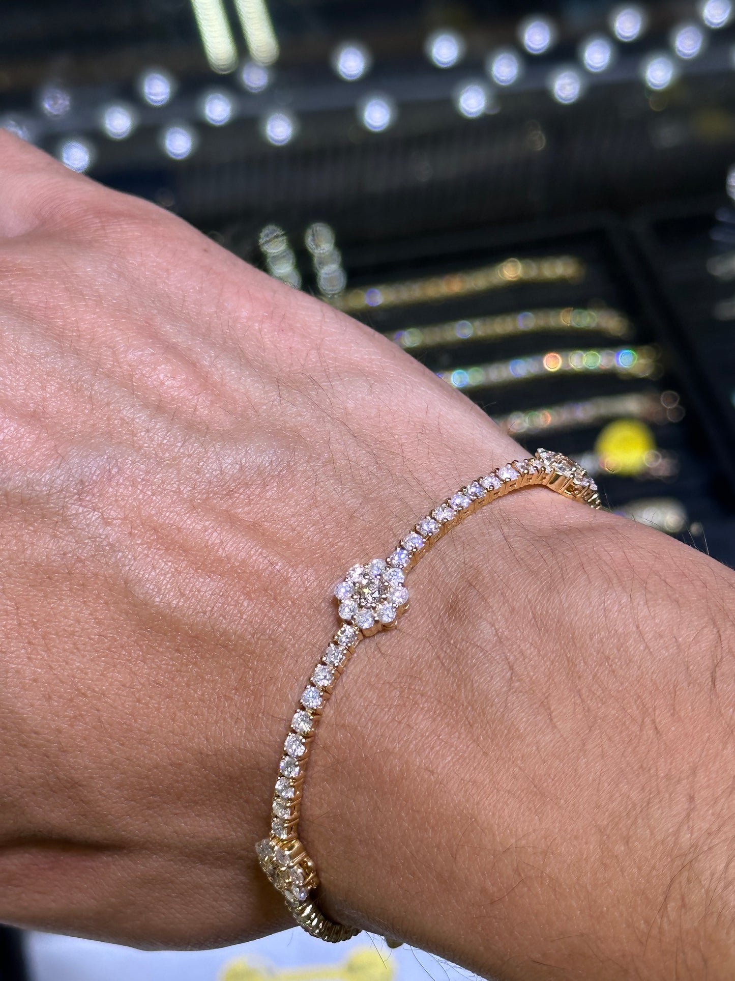 14k yellow gold Bracelet with Large Round Diamonds