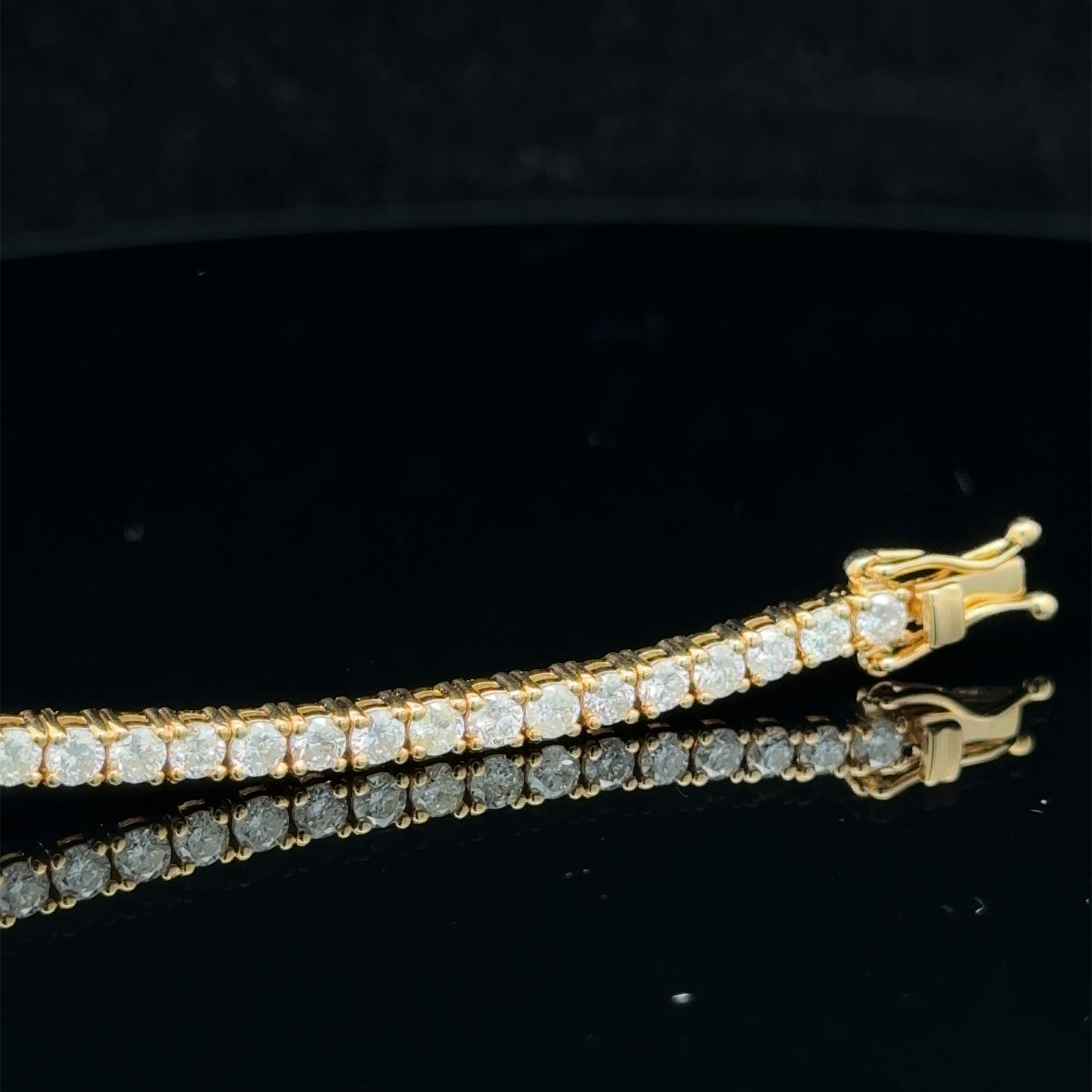 14k yellow gold Bracelet with Large Round Diamonds