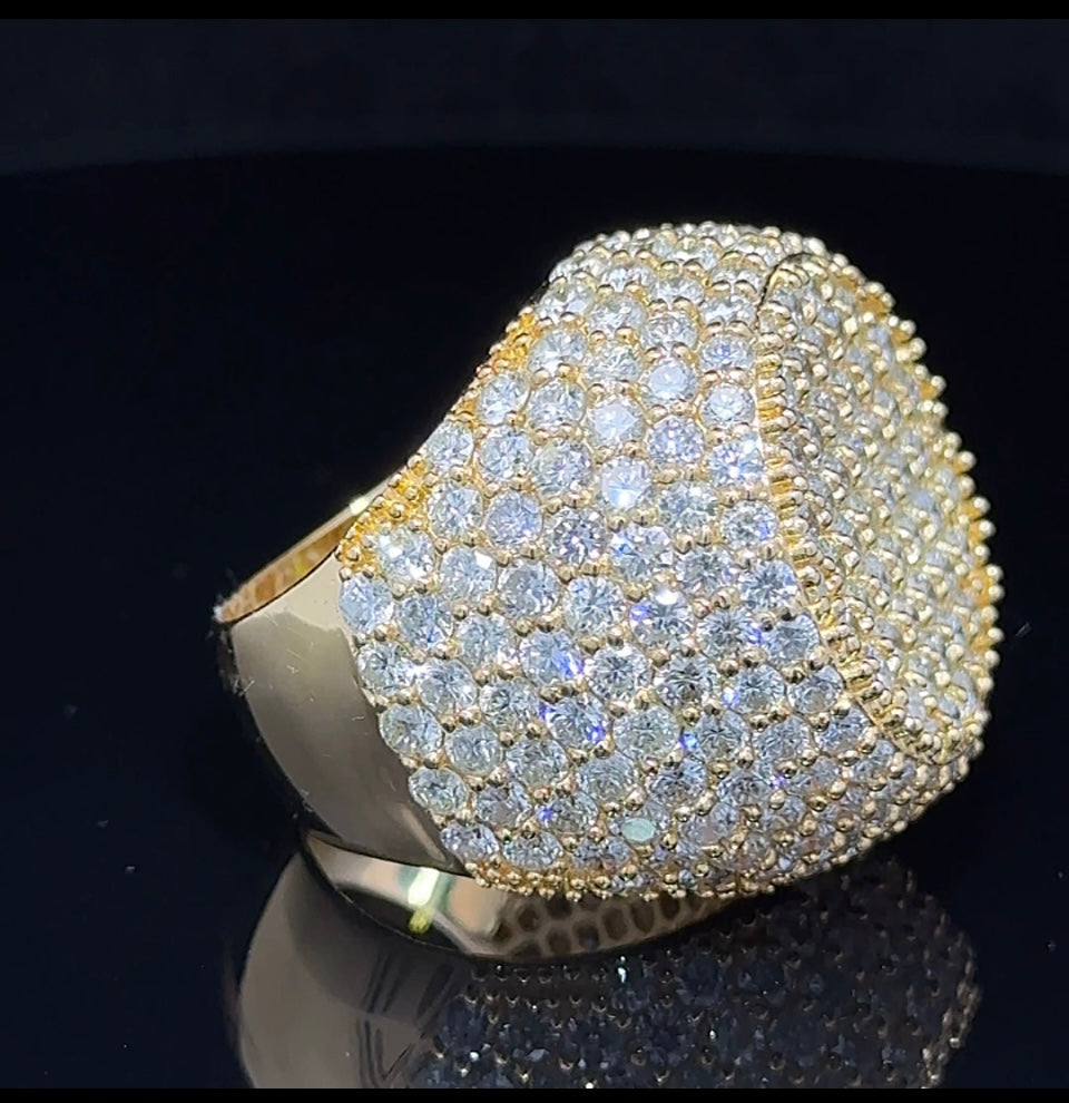 14k yellow gold Men`s Ring with Round Diamonds