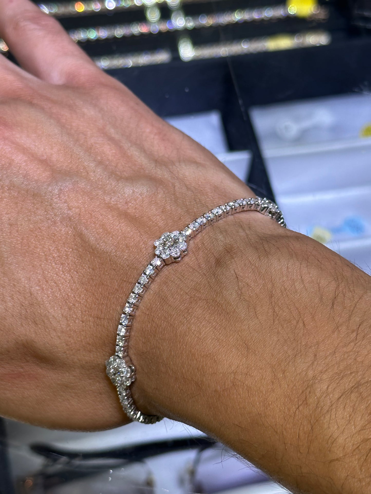 14k white gold Bracelet with Large Round Diamonds