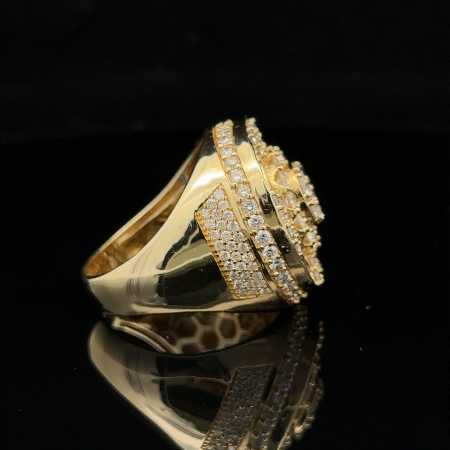 14k yellow gold and diamond Men`s Ring