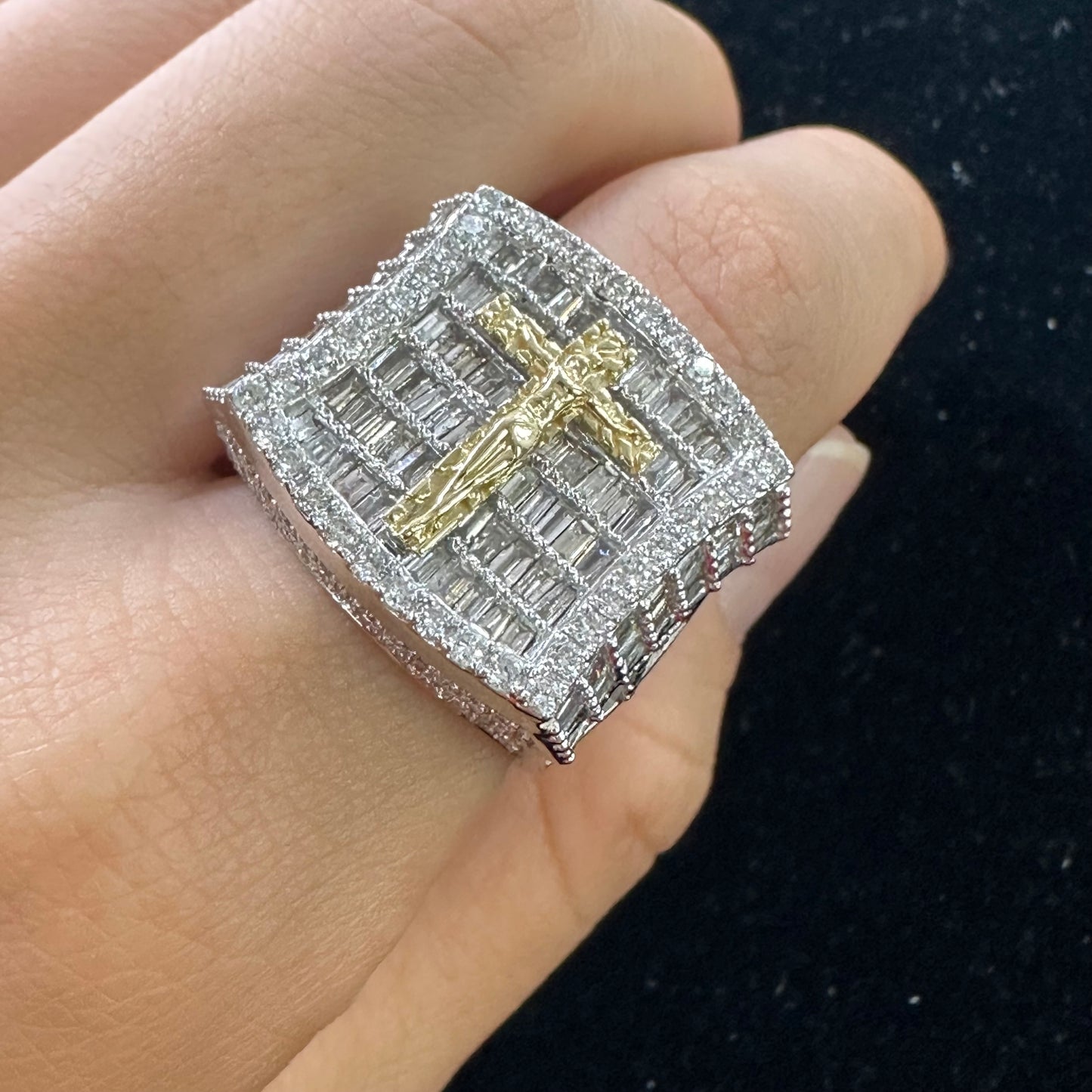 14k white gold and diamond Men`s Ring with baguette and round diamonds