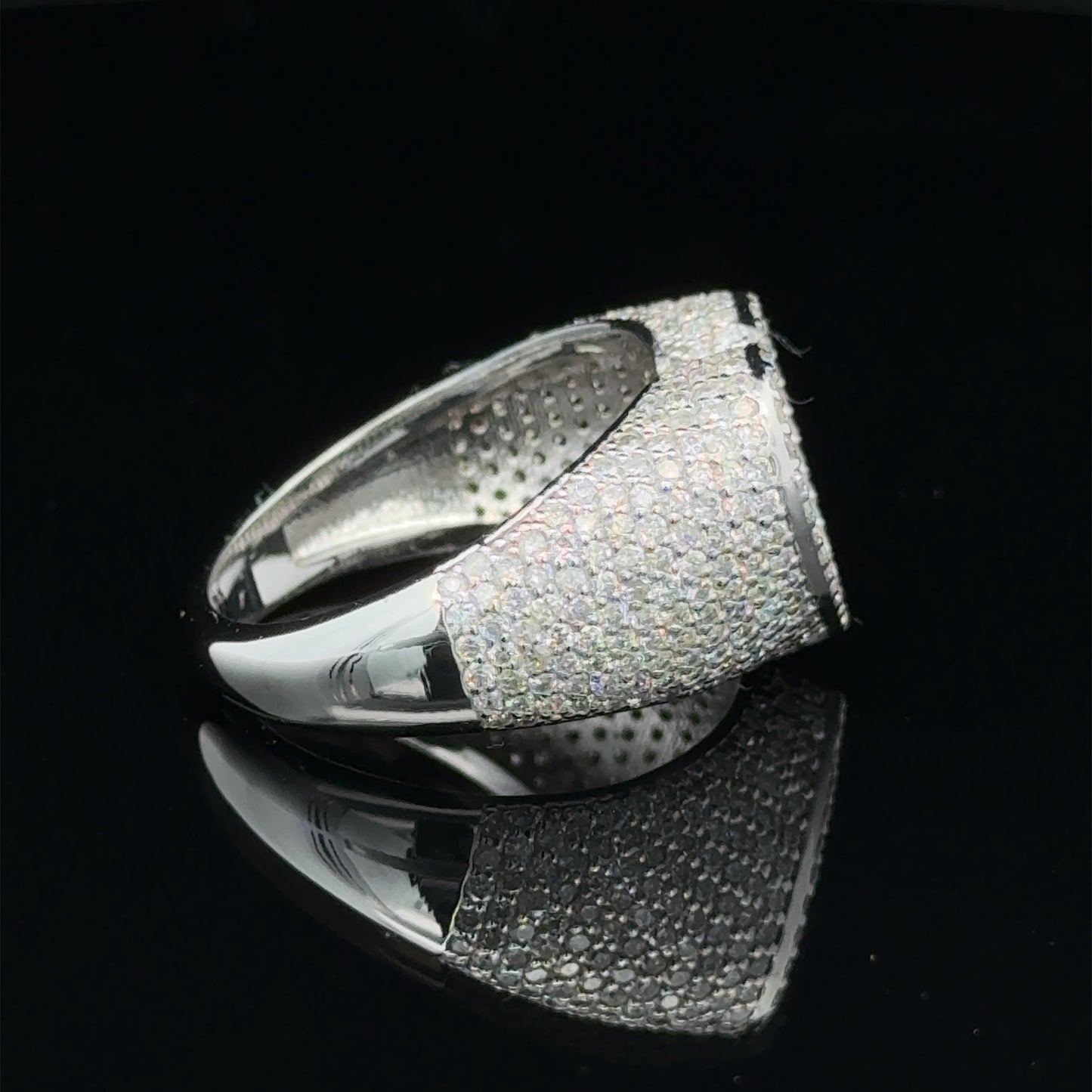 14k white gold Heart Ring with Round Diamonds