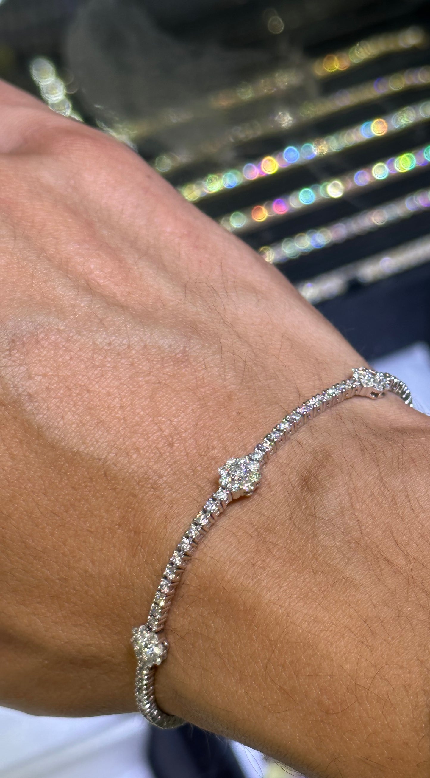 14k white gold Bracelet with Round Diamonds