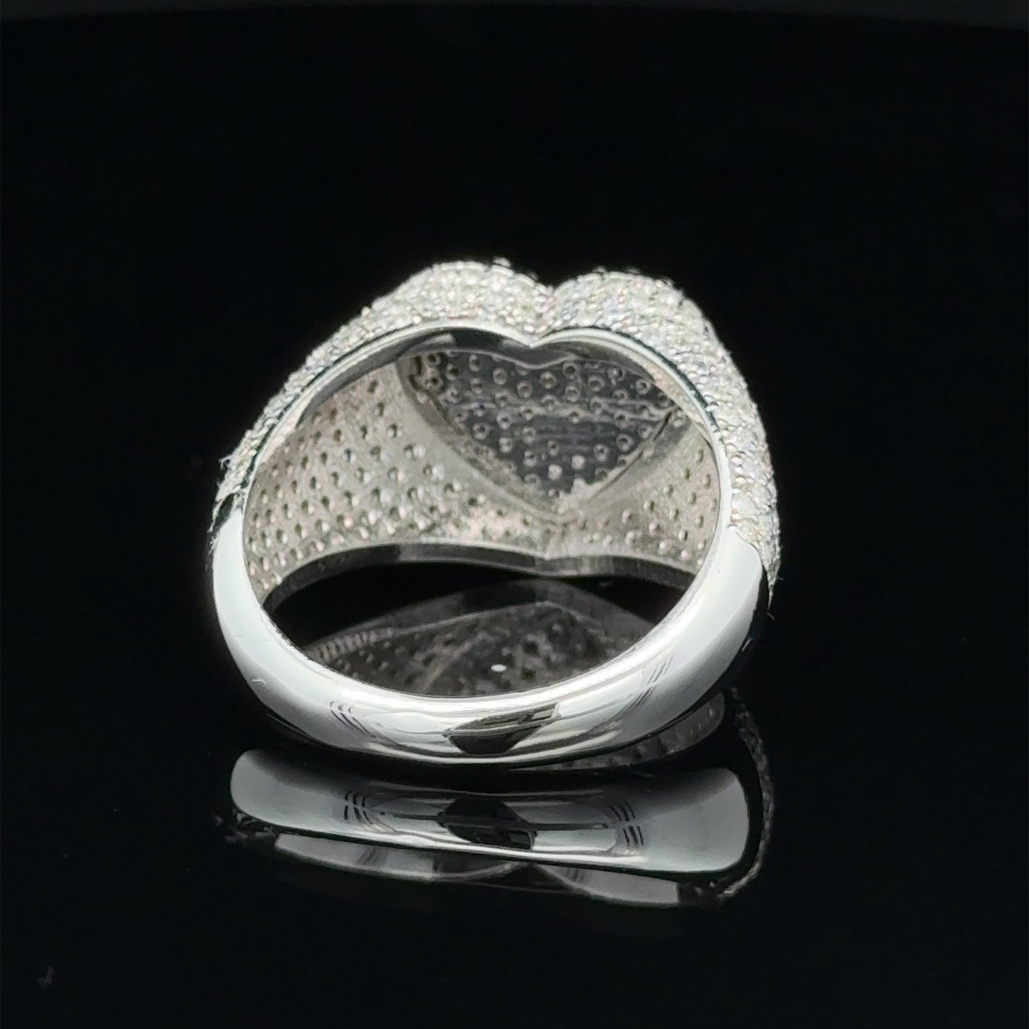 14k white gold Heart Ring with Round Diamonds