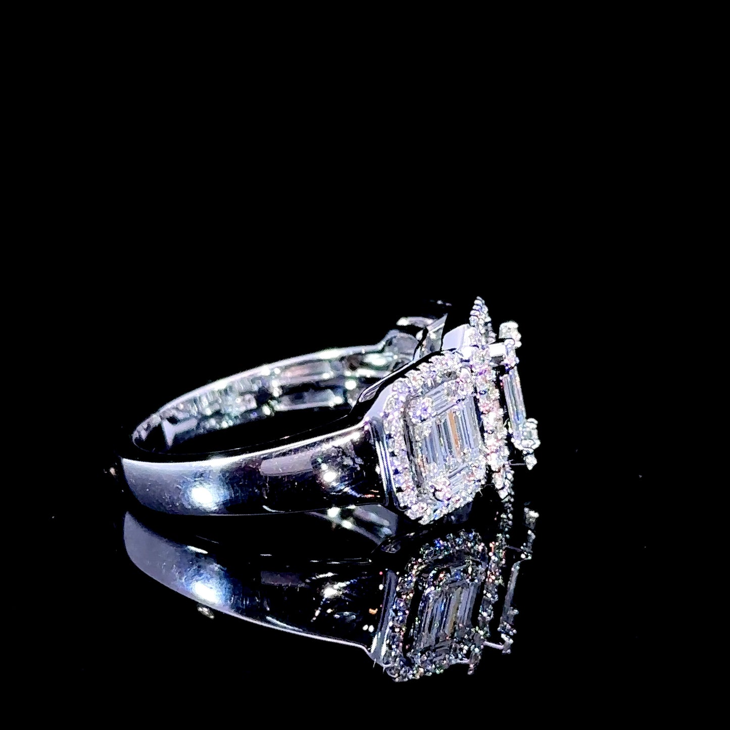 18k white gold and diamond  Ring