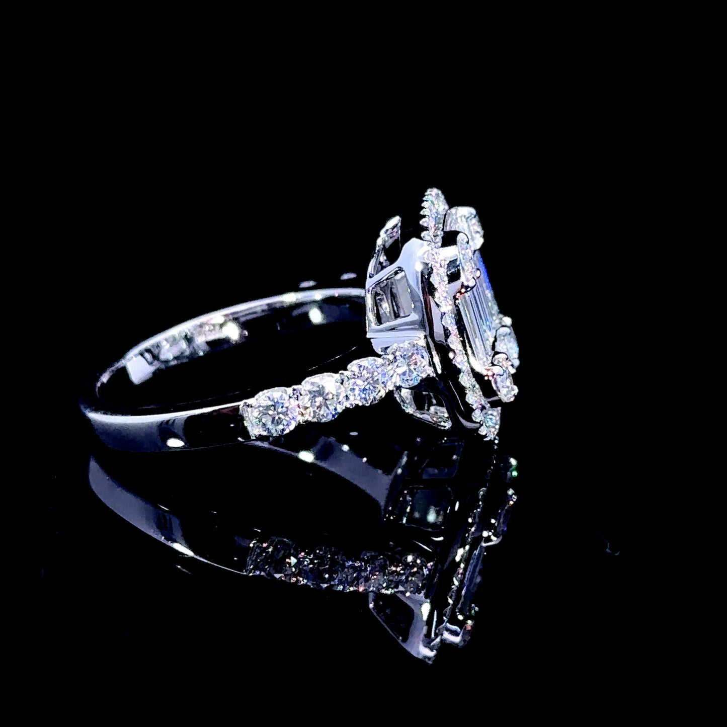 18k white gold and diamond  Ring