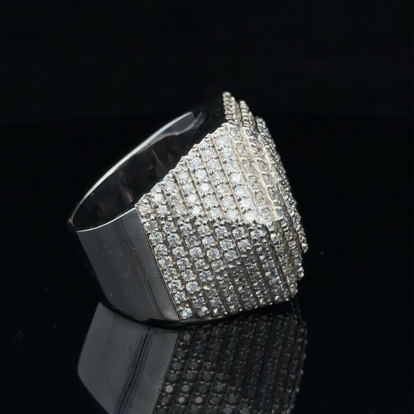 14k white gold Men`s Ring with Round Diamonds