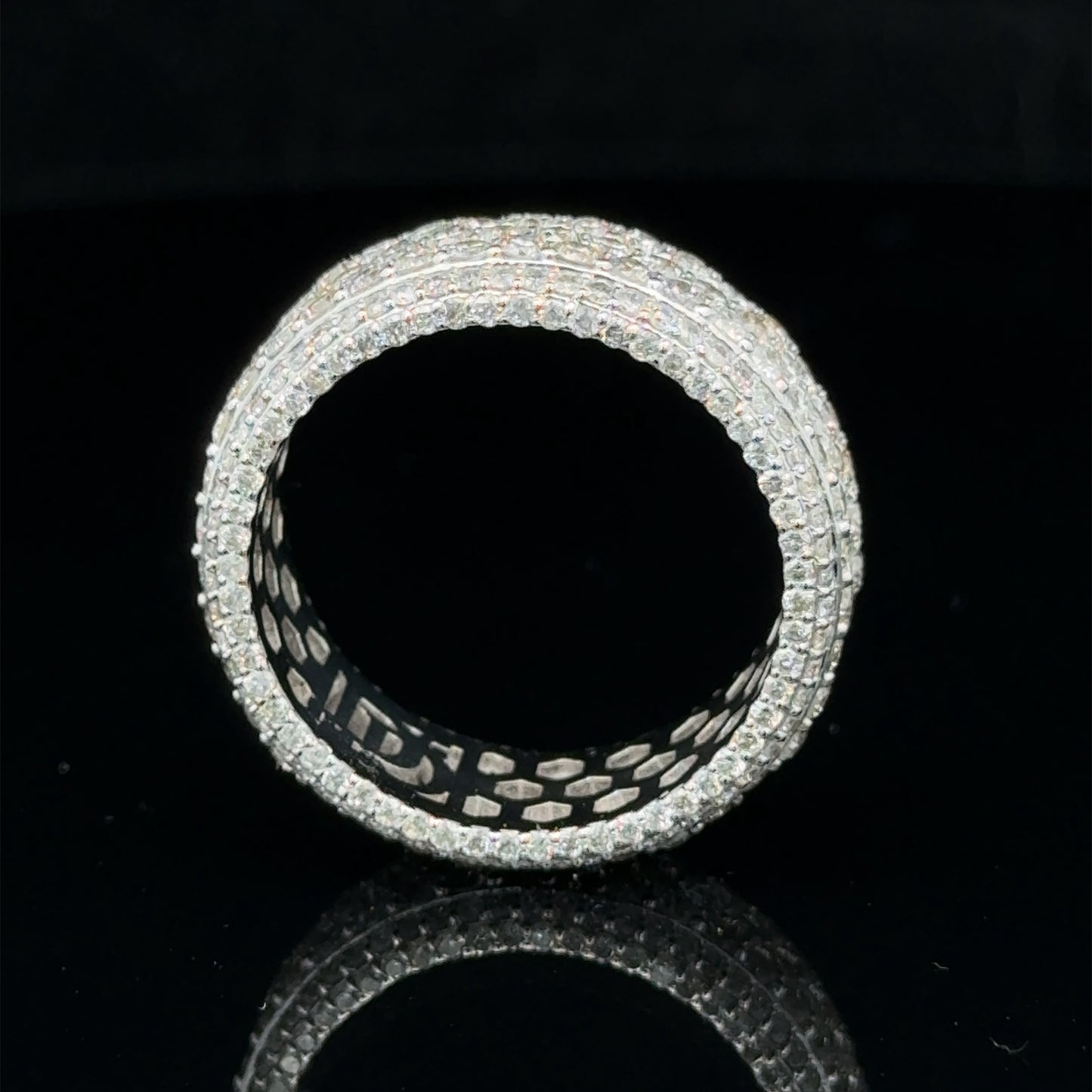 14k white gold Band with Round Diamonds