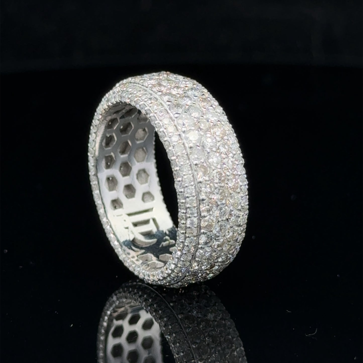 14k white gold Band with Round Diamonds