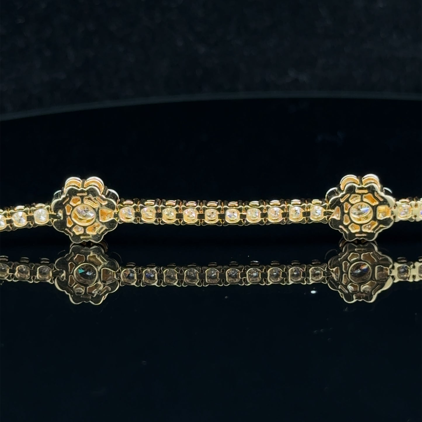 14k yellow gold Bracelet with Large Round Diamonds