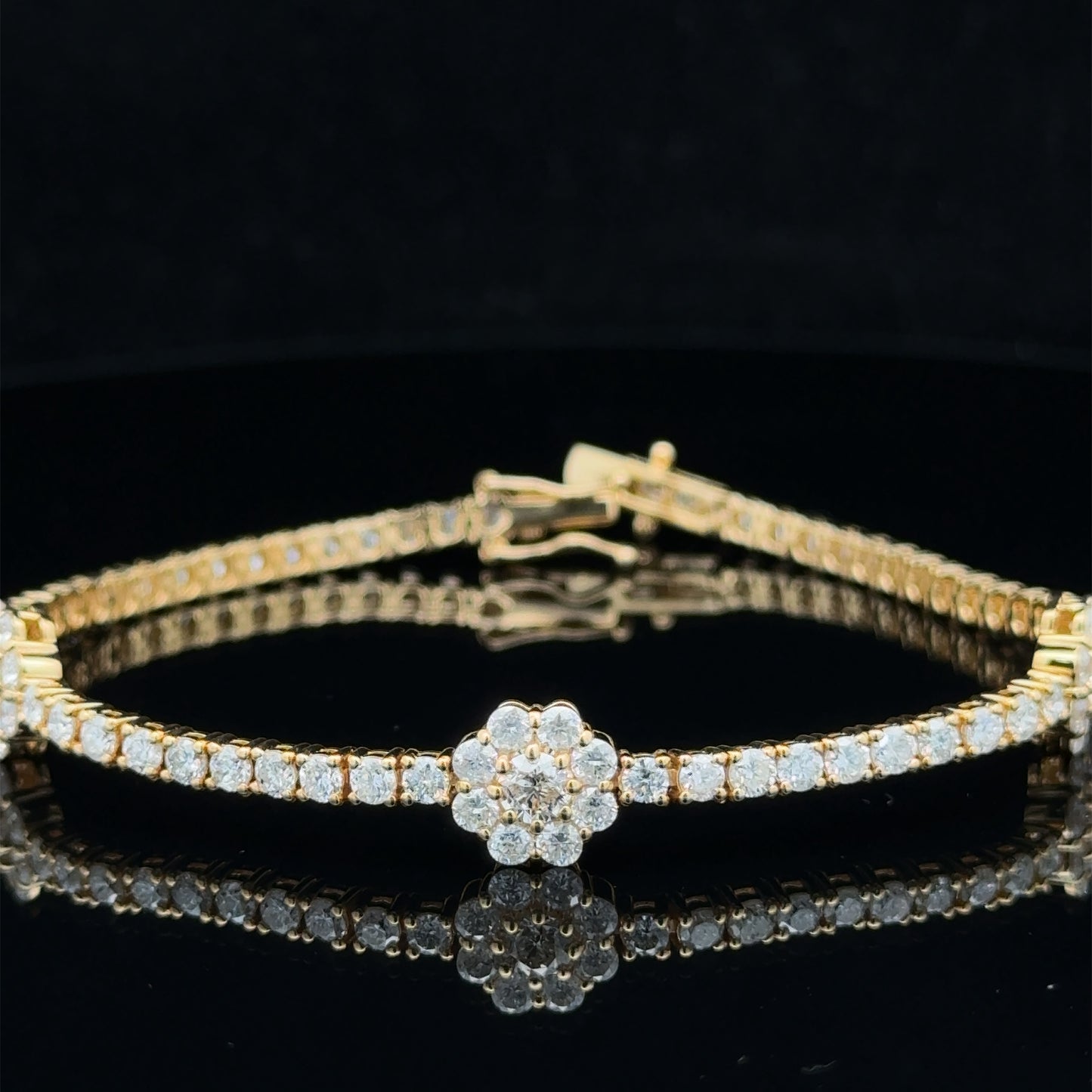 14k yellow gold Bracelet with Large Round Diamonds