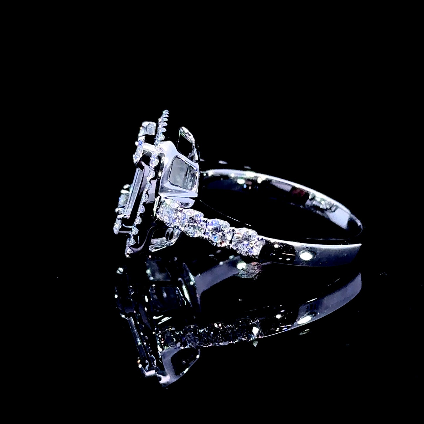 18k white gold and diamond  Ring