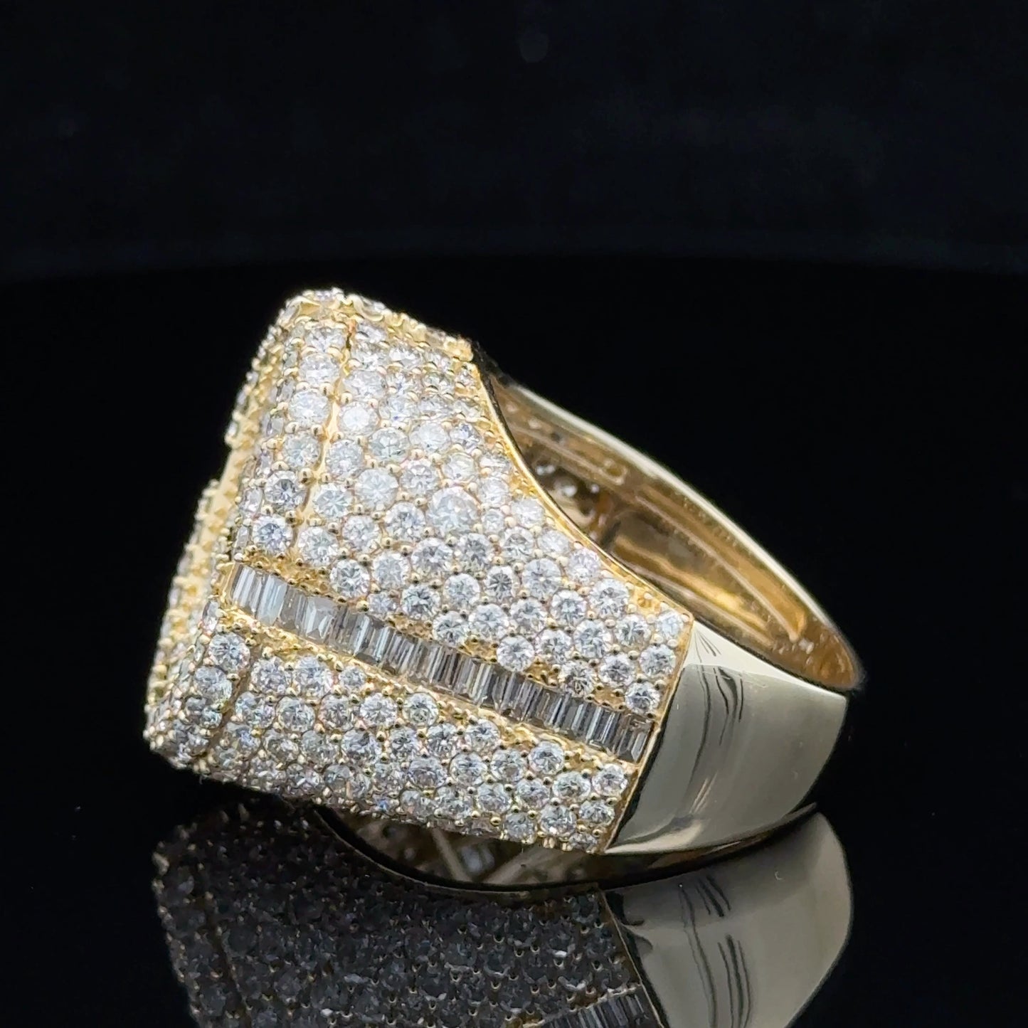 14k yellow gold and diamond Oval Shape Men`s Ring