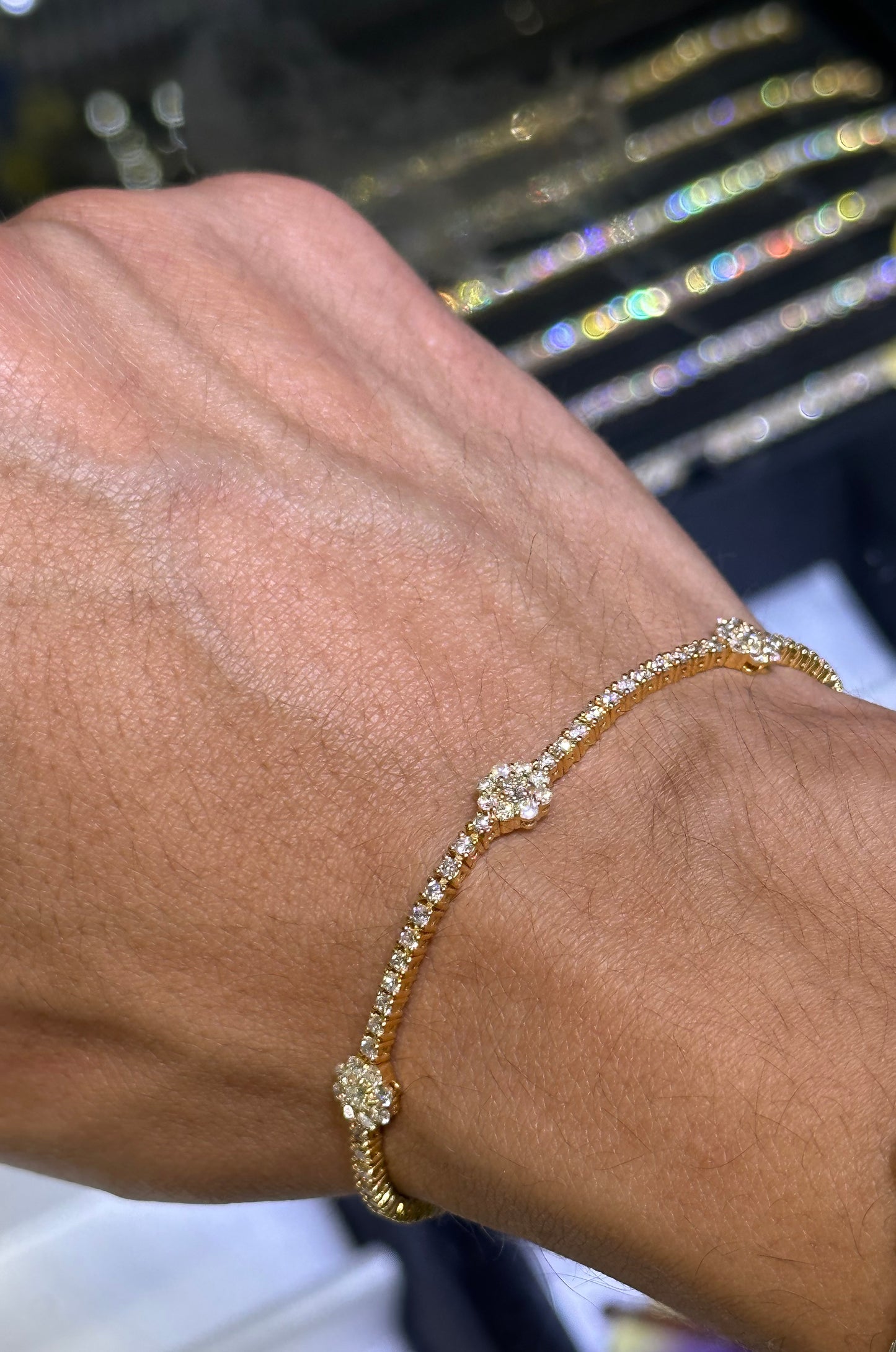 14k yellow gold Bracelet with Round Diamonds