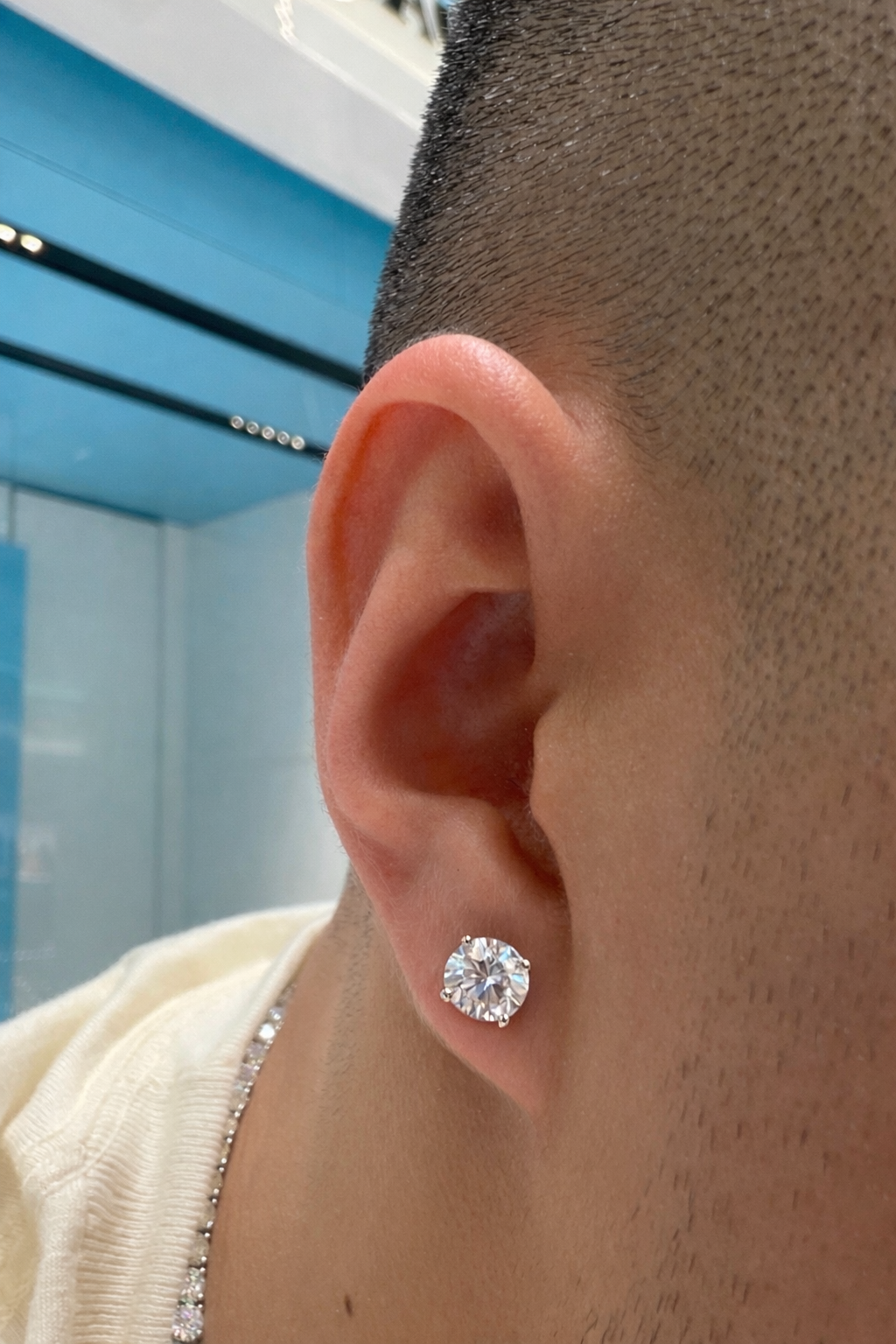 14k white gold and 2.02 ct VS1 diamond earrings (lab)