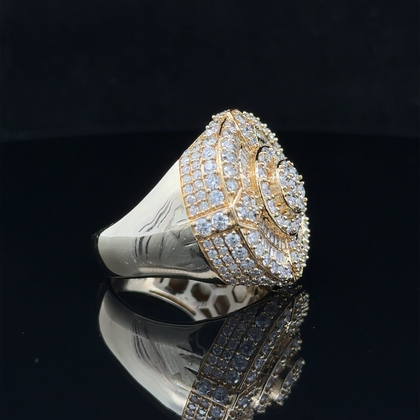 14k yellow gold and diamond Men`s Ring