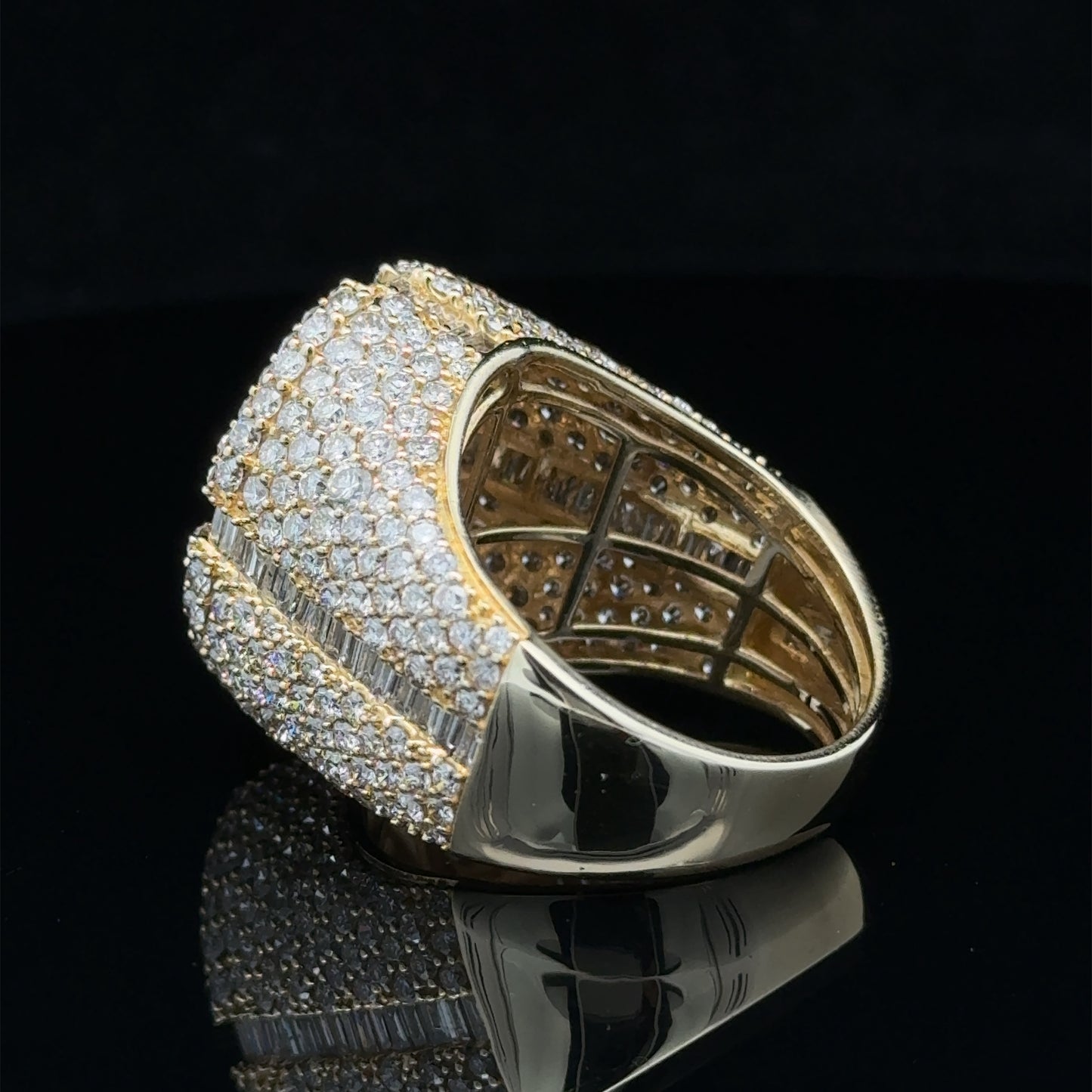 14k yellow gold and diamond Oval Shape Men`s Ring