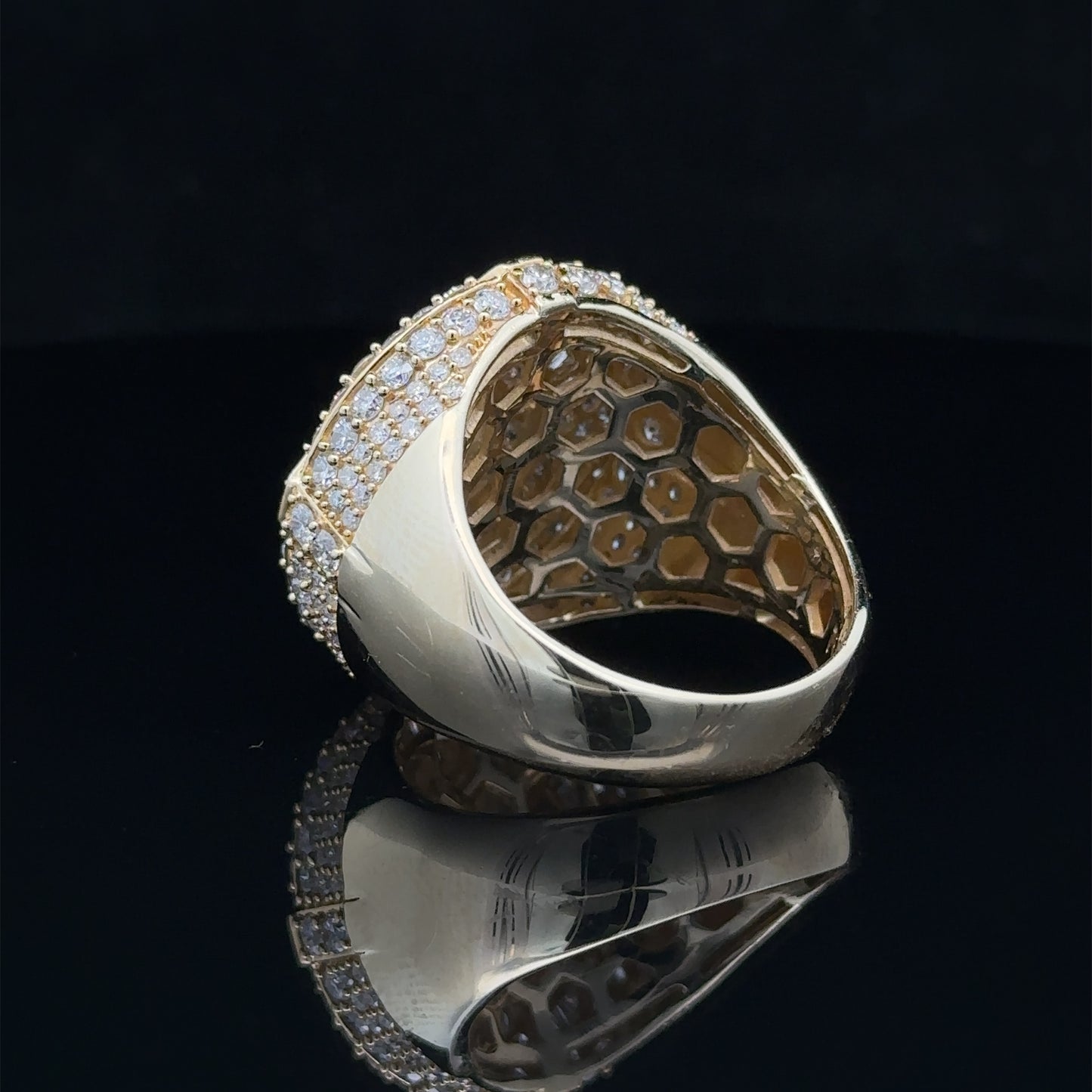 14k yellow gold and diamond Men`s Ring