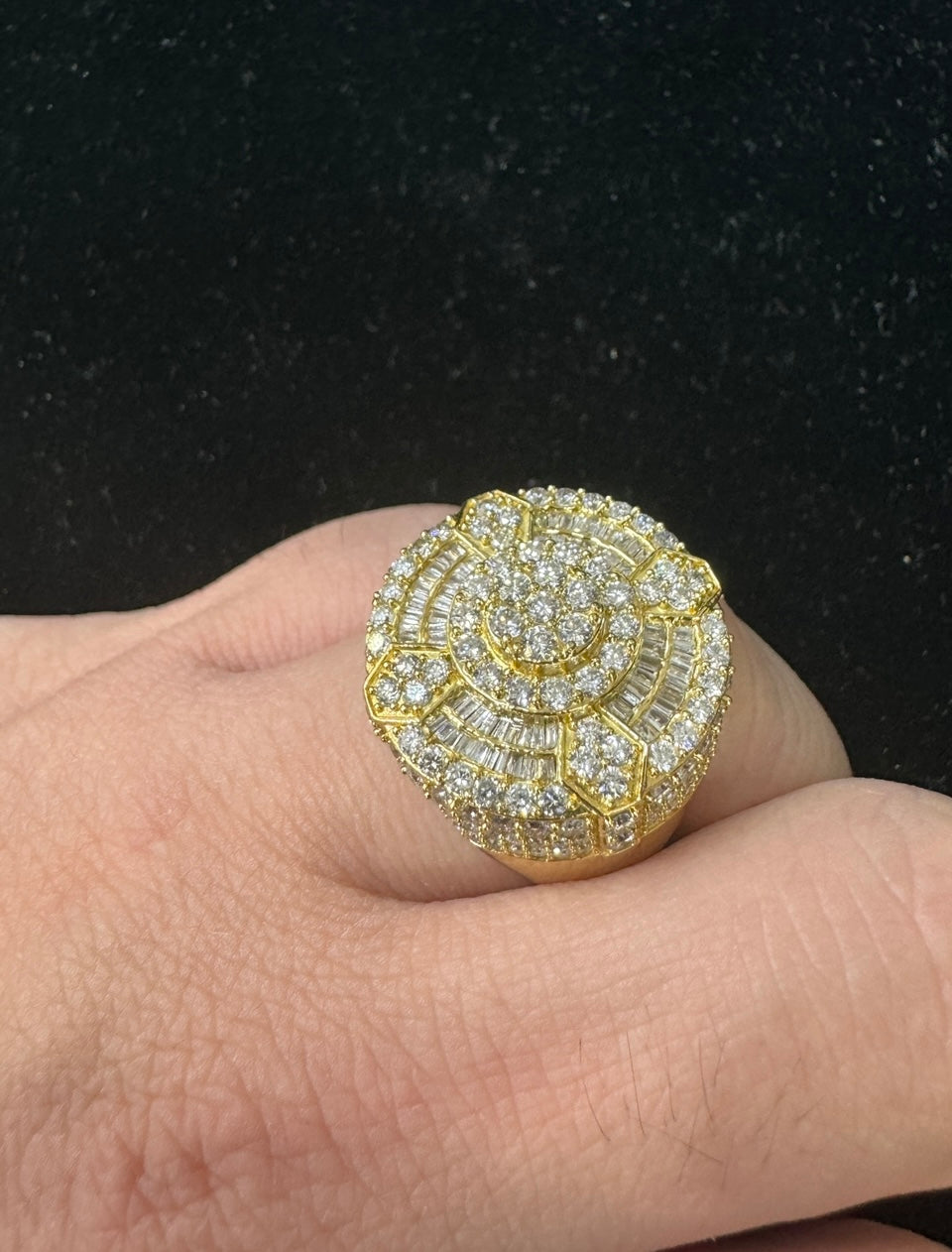 14k yellow gold and diamond Men`s Ring