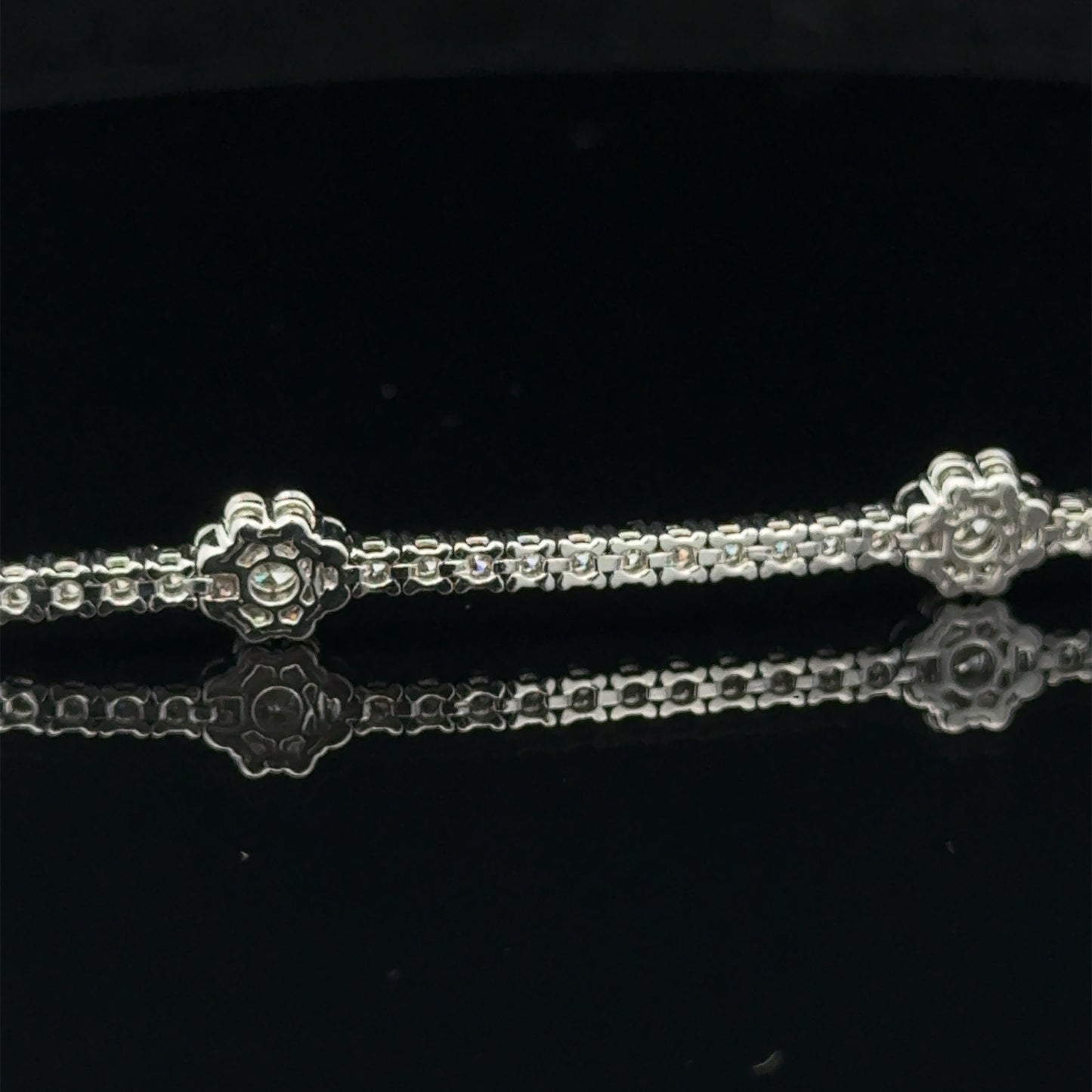 14k white gold Bracelet with Round Diamonds