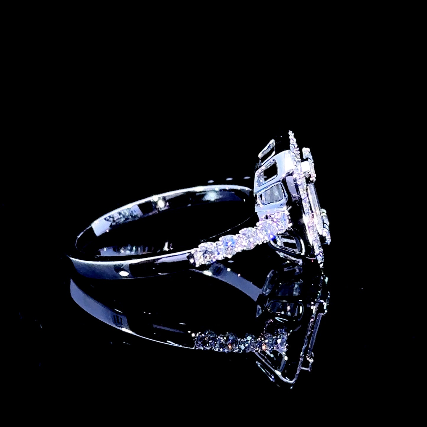 18k white gold and diamond  Ring