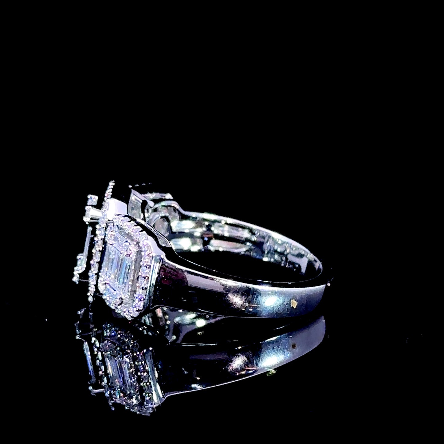 18k white gold and diamond  Ring