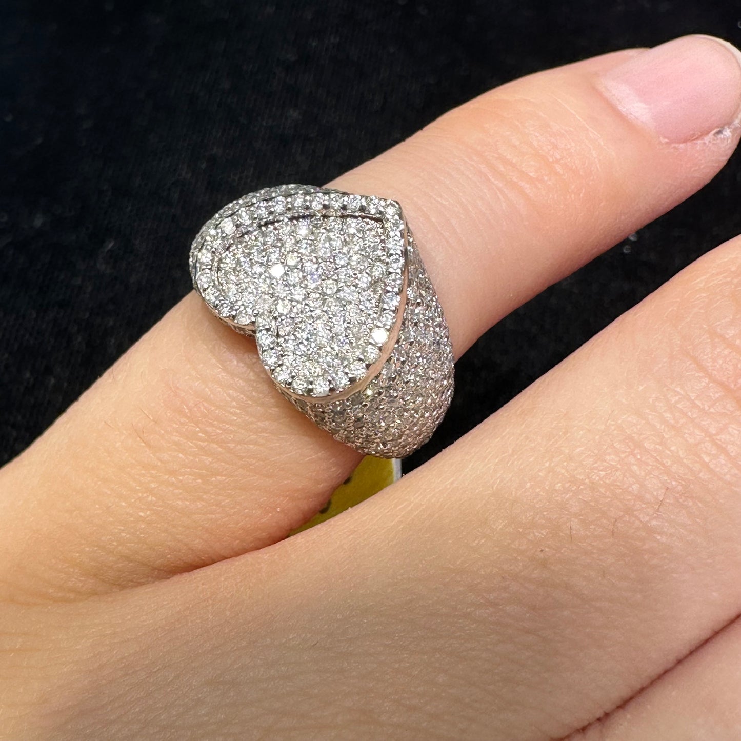 14k white gold Heart Ring with Round Diamonds