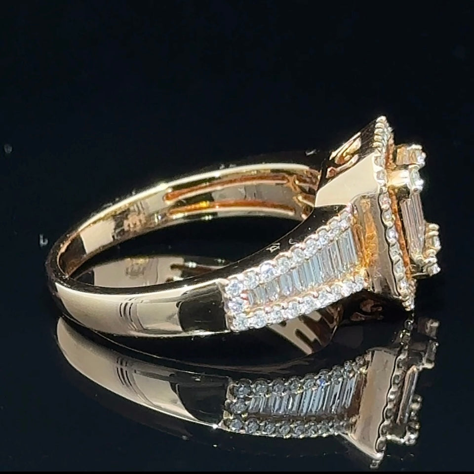 18k yellow gold Fancy Ring with Baguette and Round Diamonds