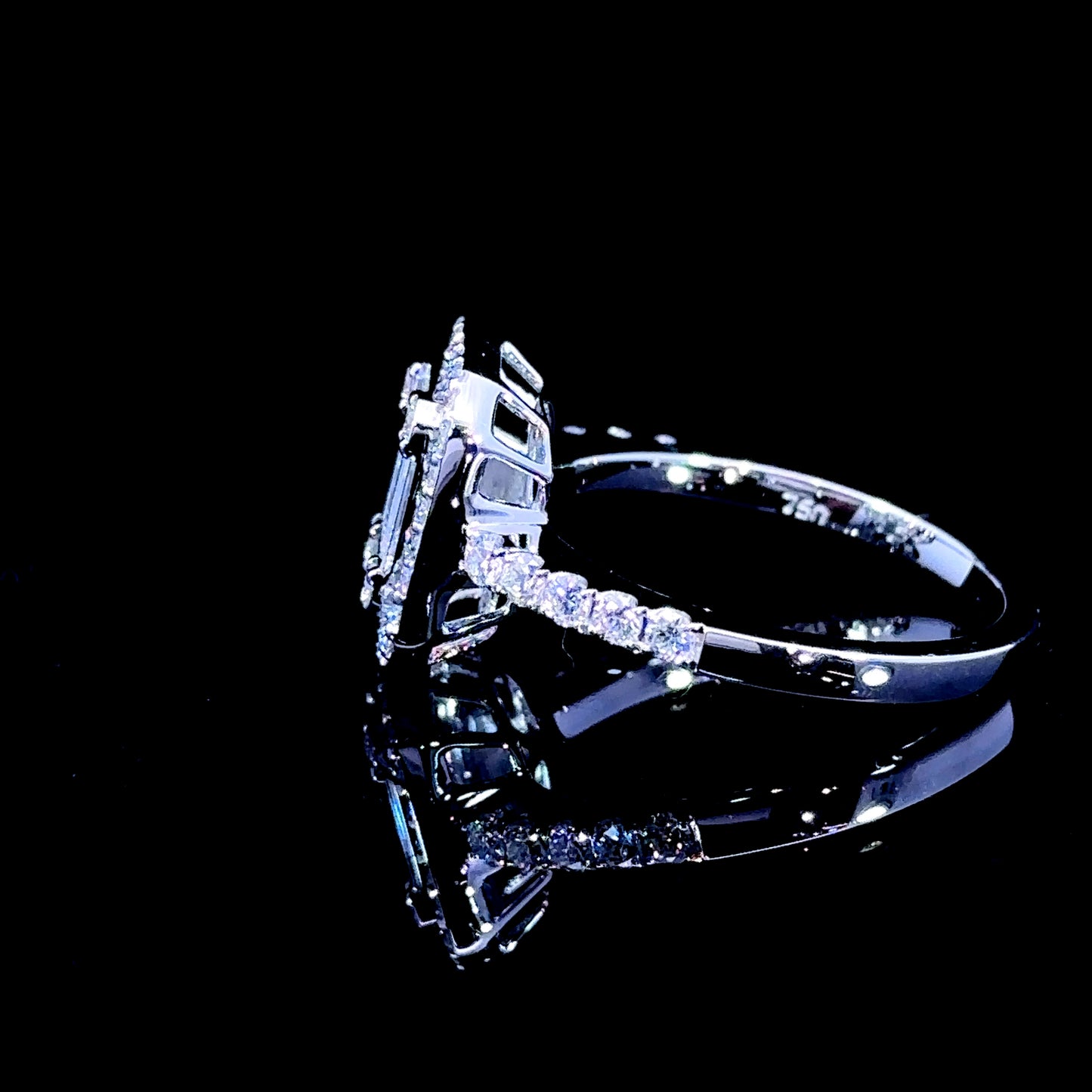 18k white gold and diamond  Ring