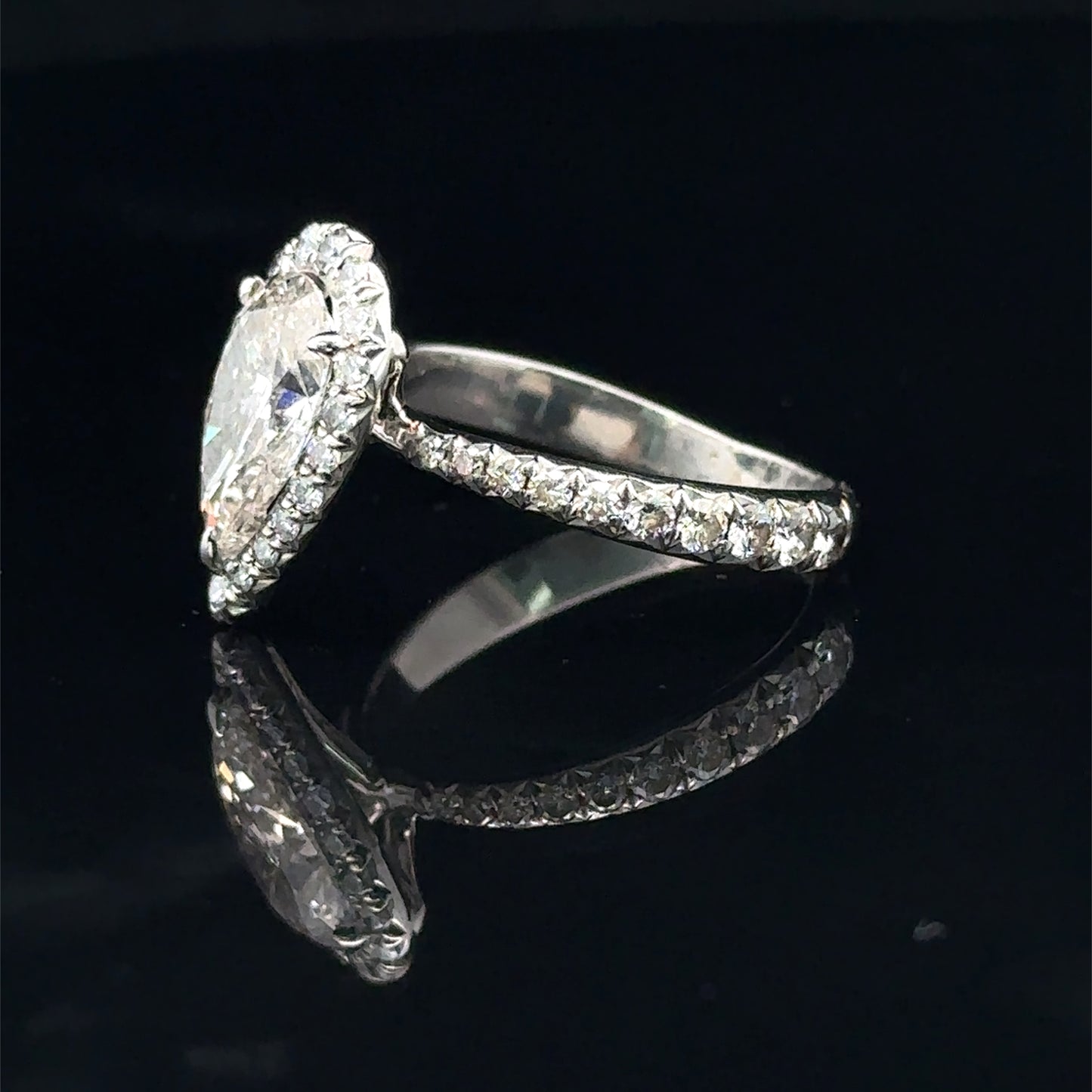 18k White Gold Pear Shaped Engagement Ring