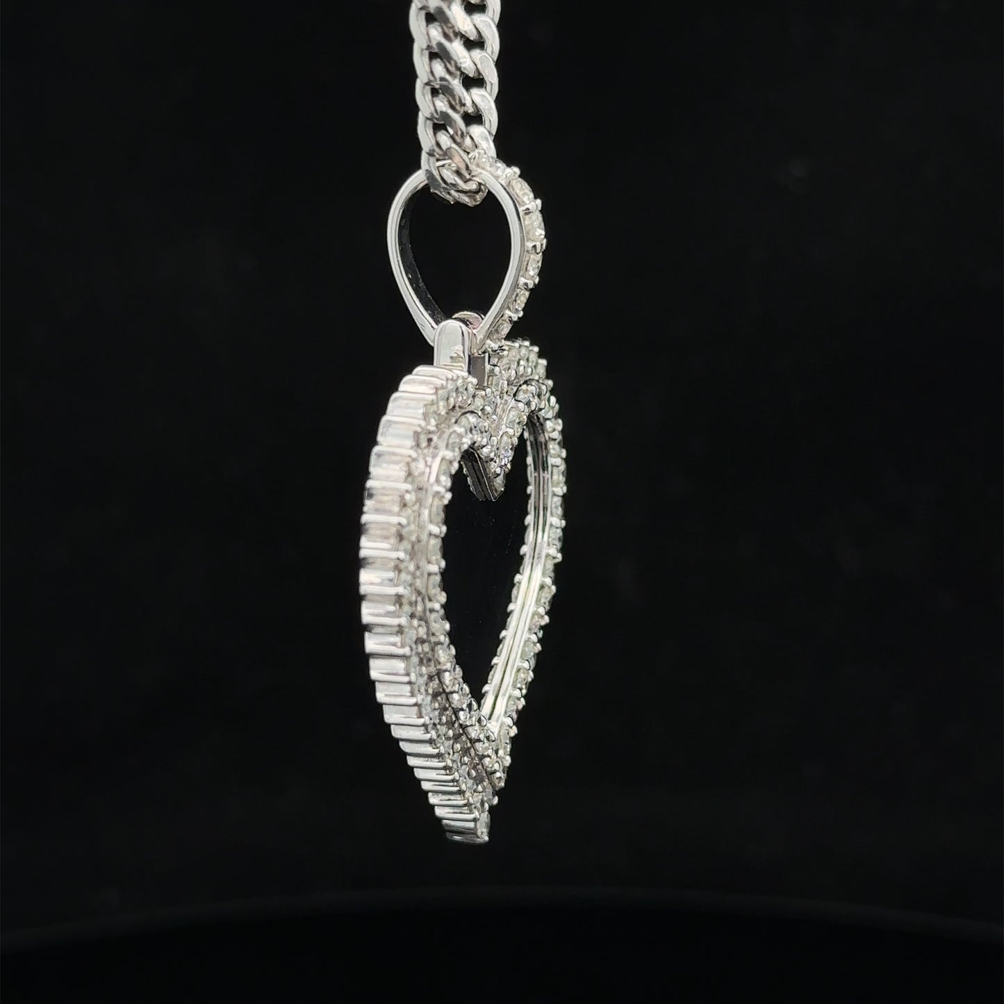 14k white gold and diamond Heart Shaped Picture pendant