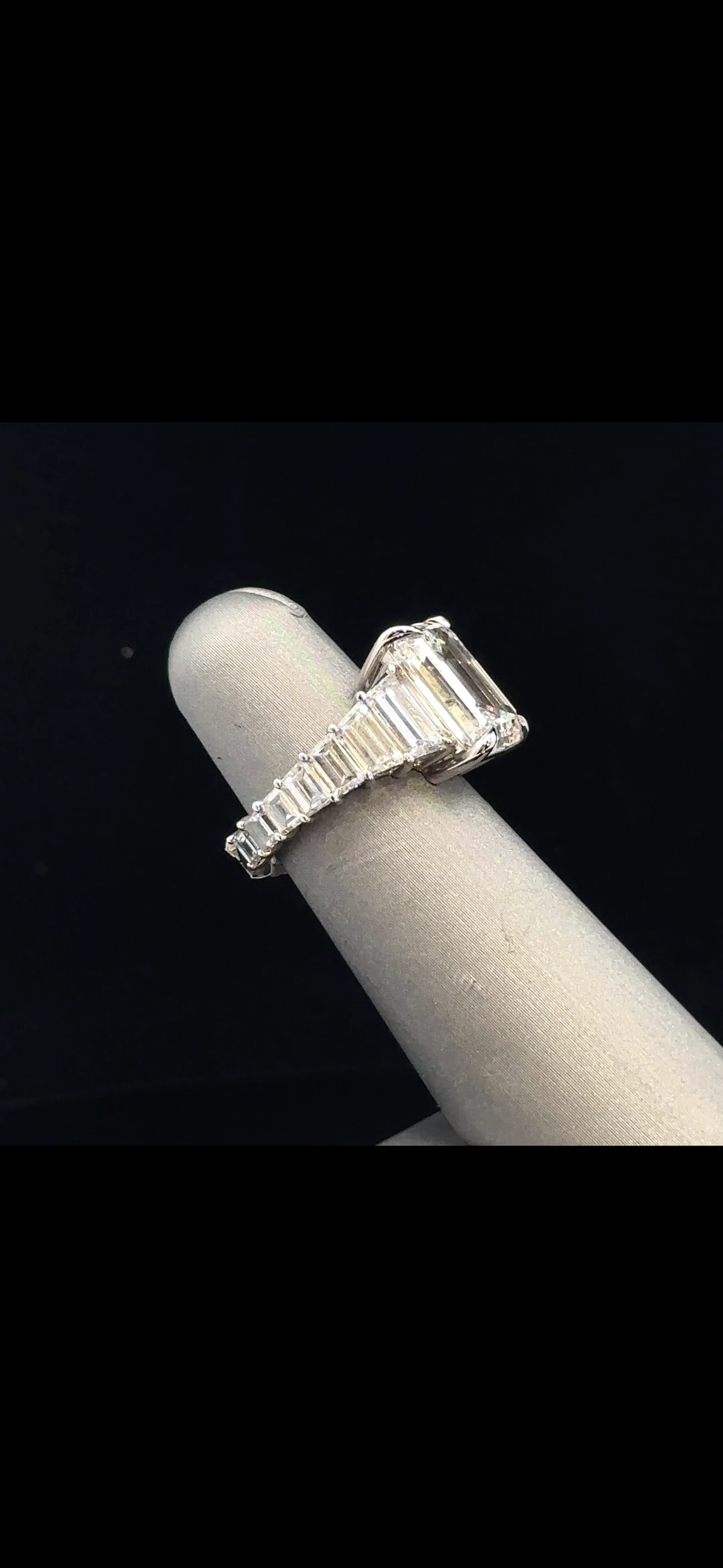 18k White Gold Emerald Cut Ring
