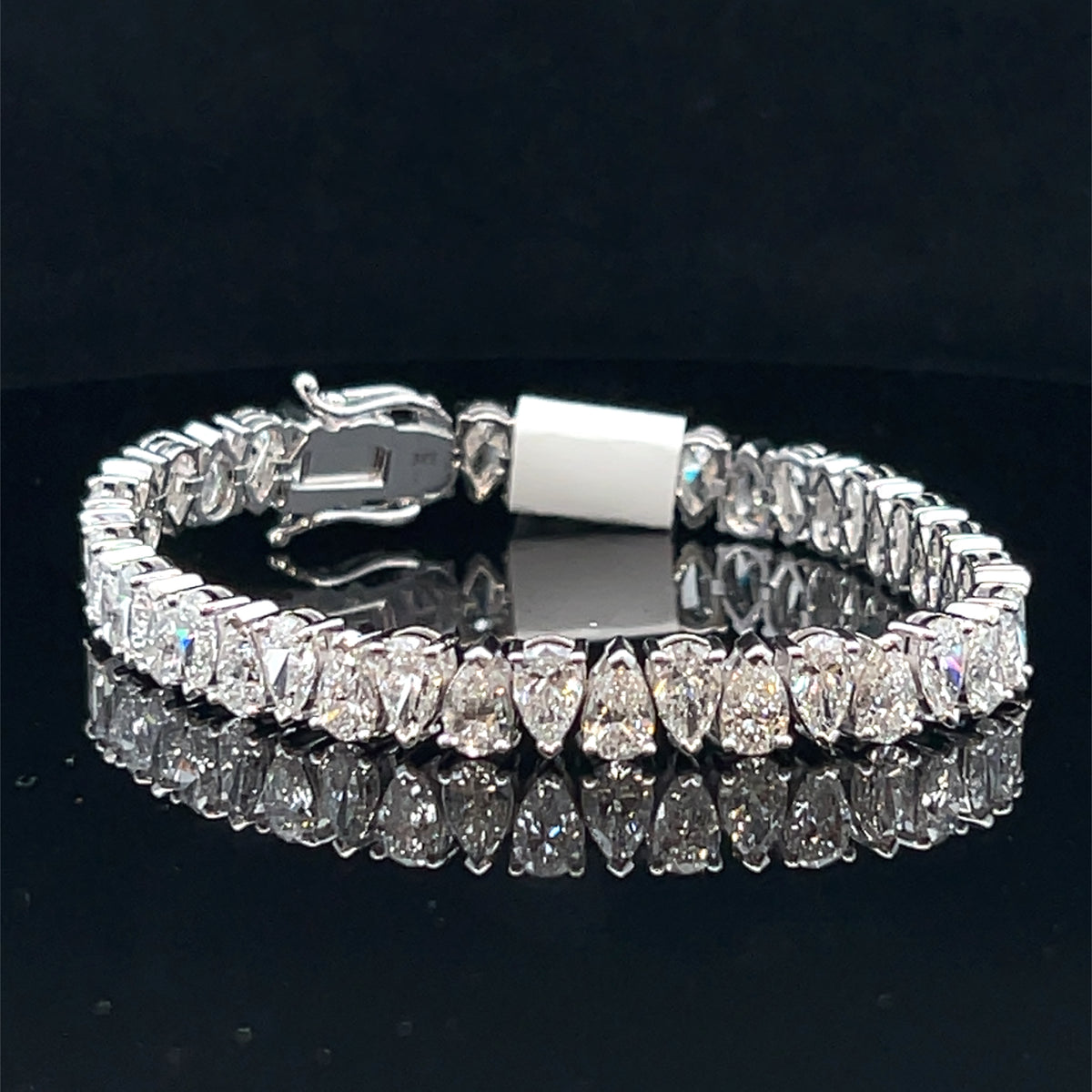 14k White Gold 18.68ct Pear Diamond Bracelet