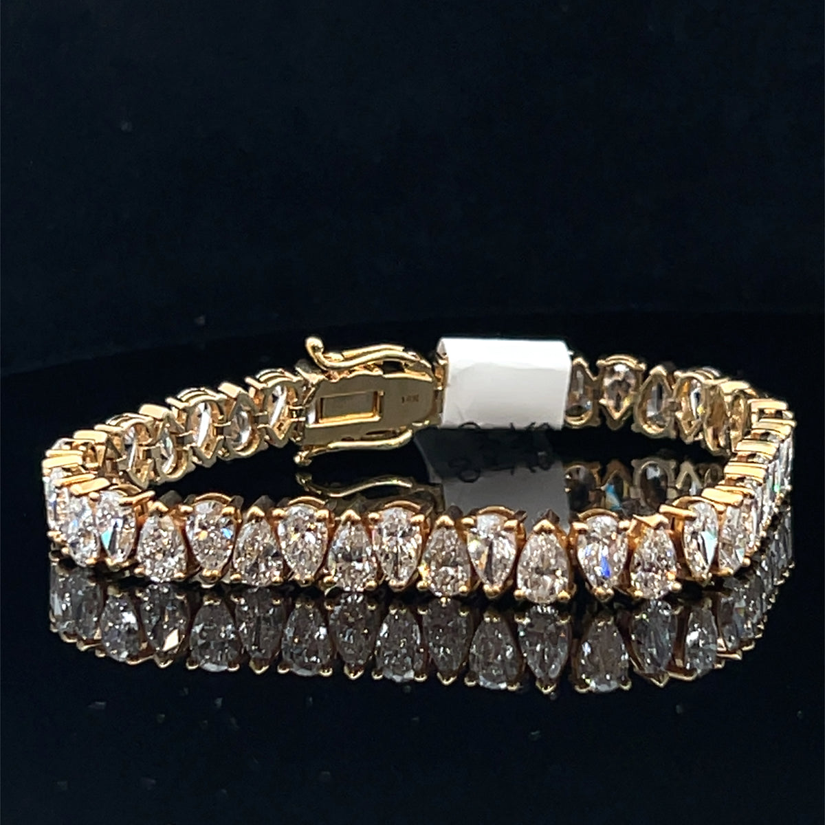 14k Yellow Gold 18.68ct Pear Diamond Bracelet