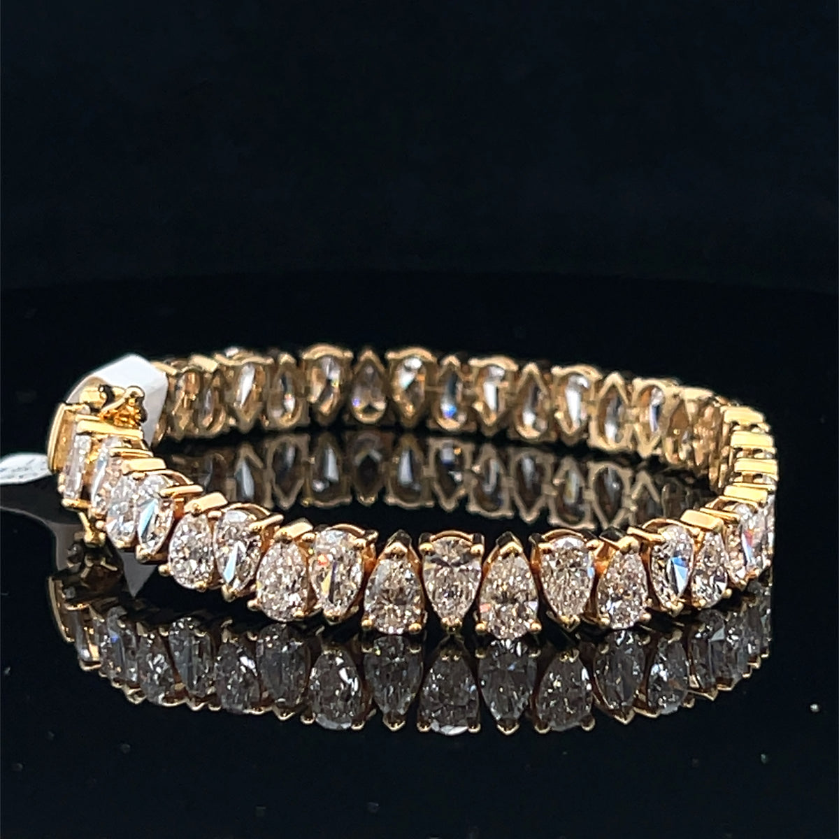 14k Yellow Gold 18.68ct Pear Diamond Bracelet