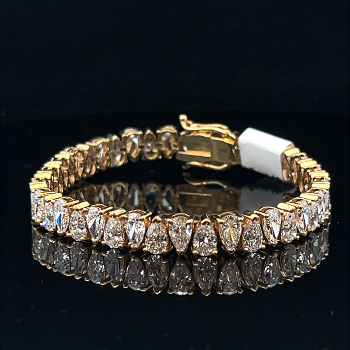 14k Yellow Gold 18.68ct Pear Diamond Bracelet
