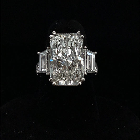 18k White Gold Radiant Cut Ring