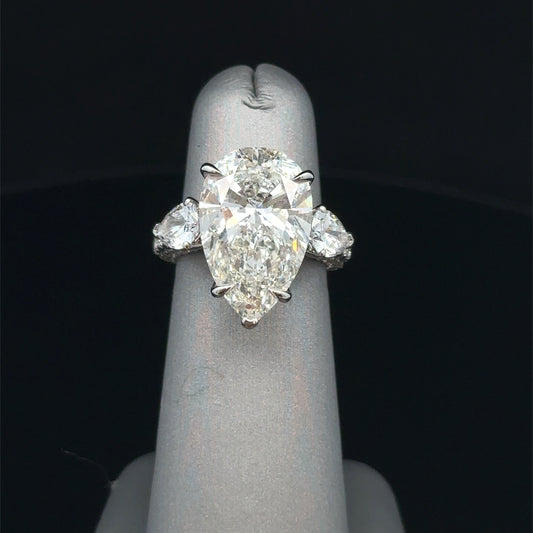 18k White Gold Pear Cut Ring