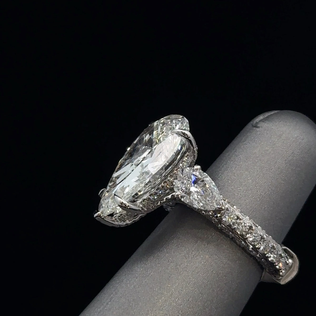 18k White Gold Pear Cut Ring