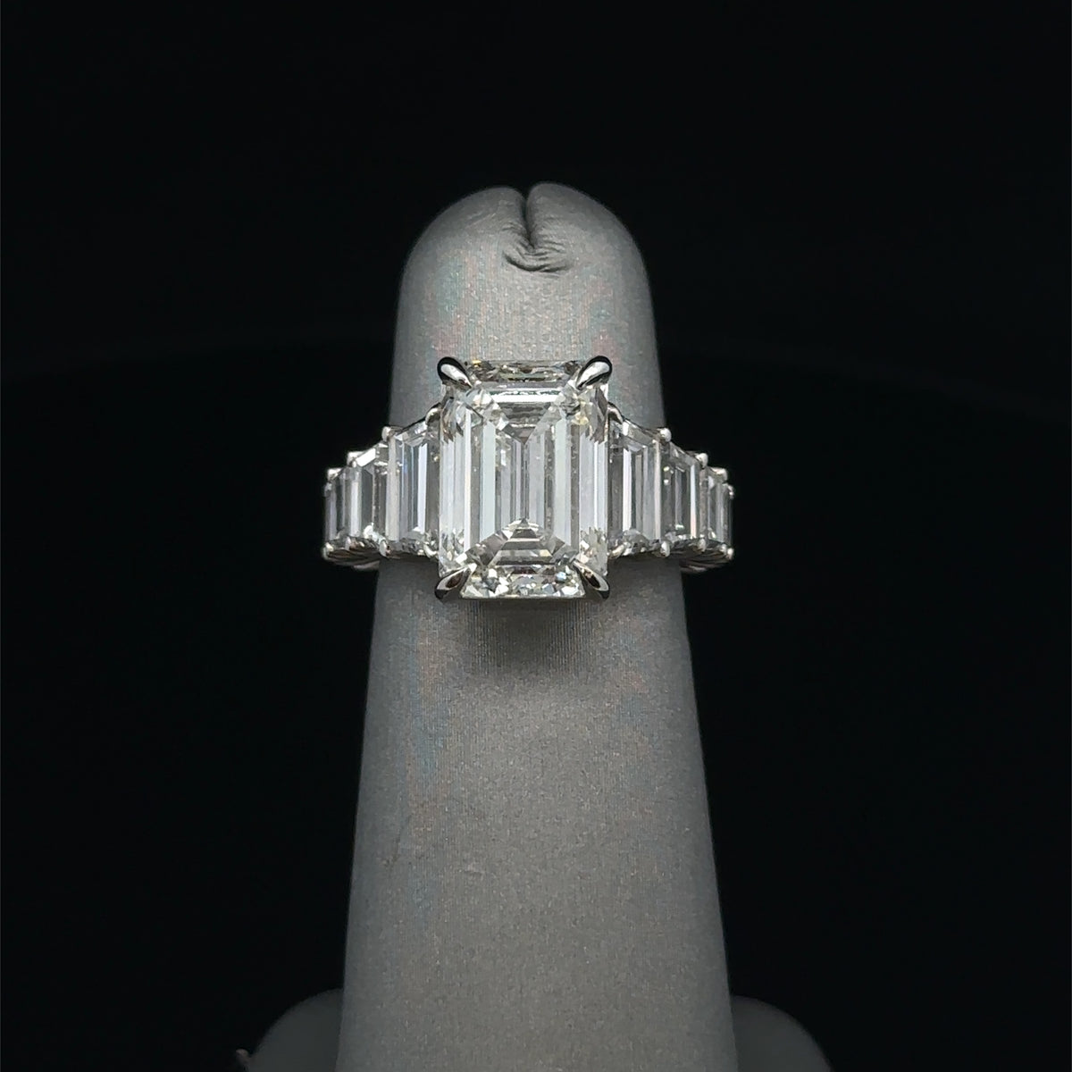 18k White Gold Emerald Cut Ring