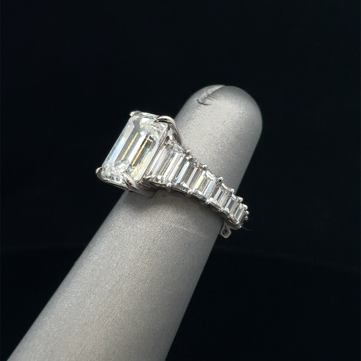 18k White Gold Emerald Cut Ring