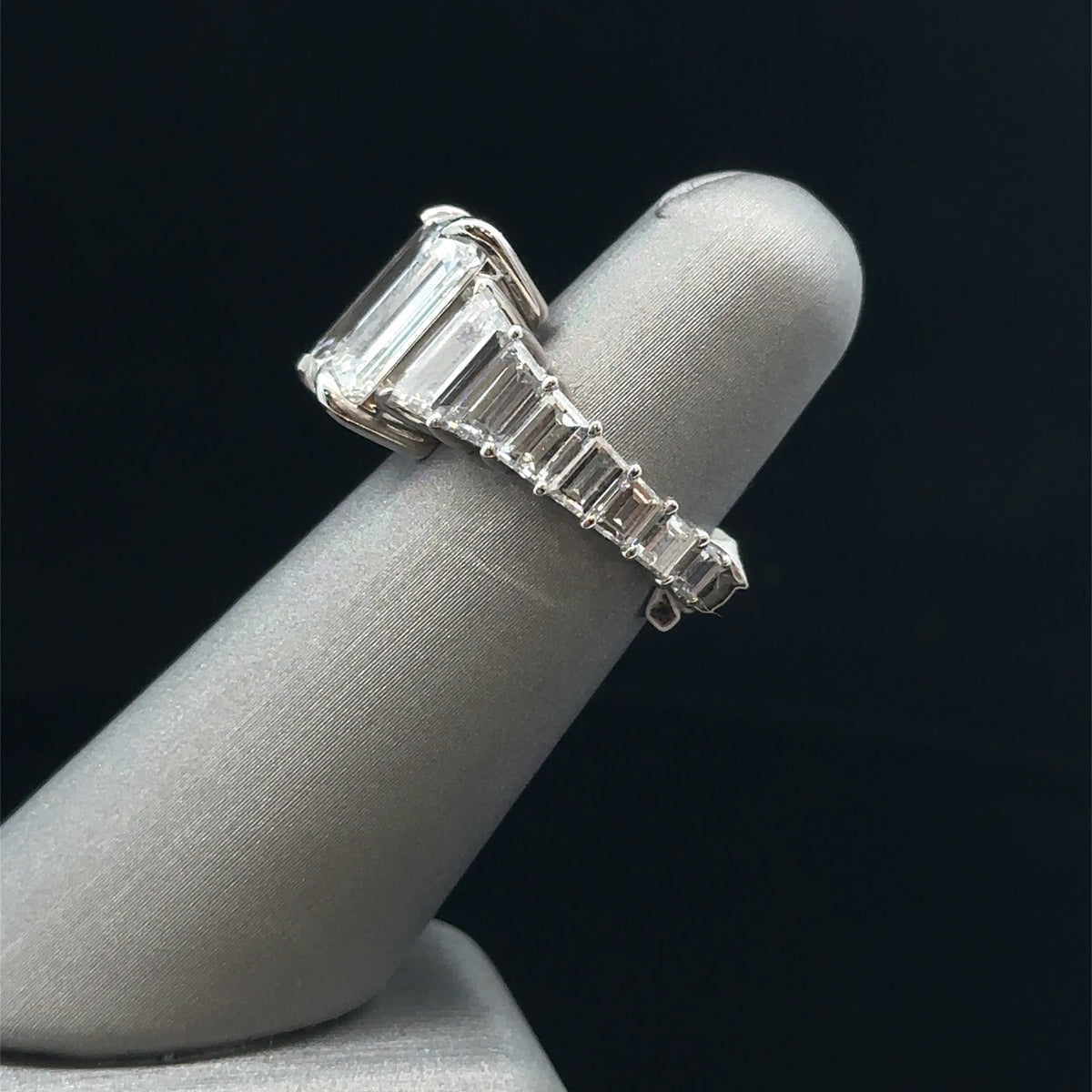 18k White Gold Emerald Cut Ring