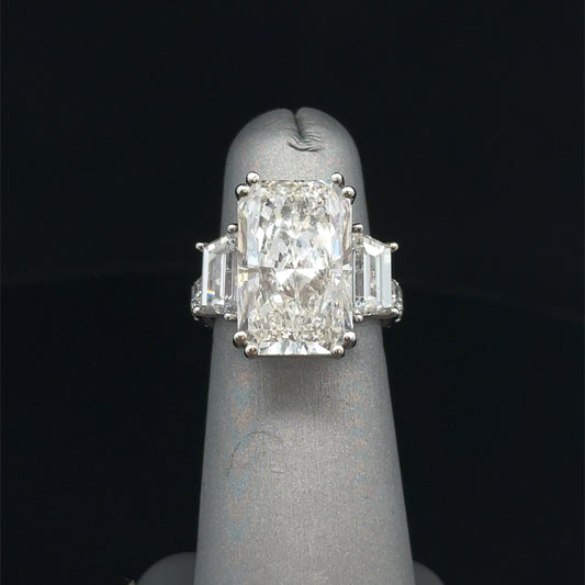 18k White Gold Radiant Cut Ring