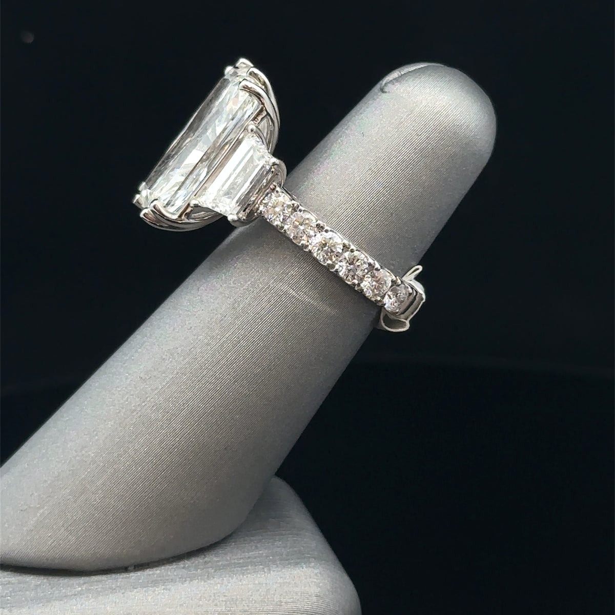 18k White Gold Radiant Cut Ring